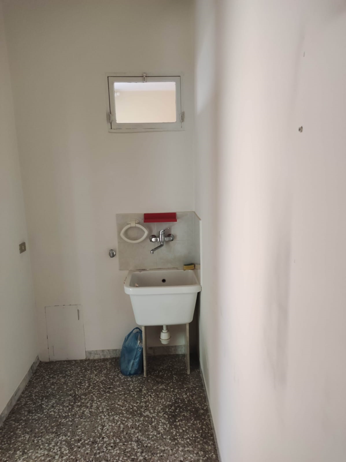 Lavatoio/ripostigliio