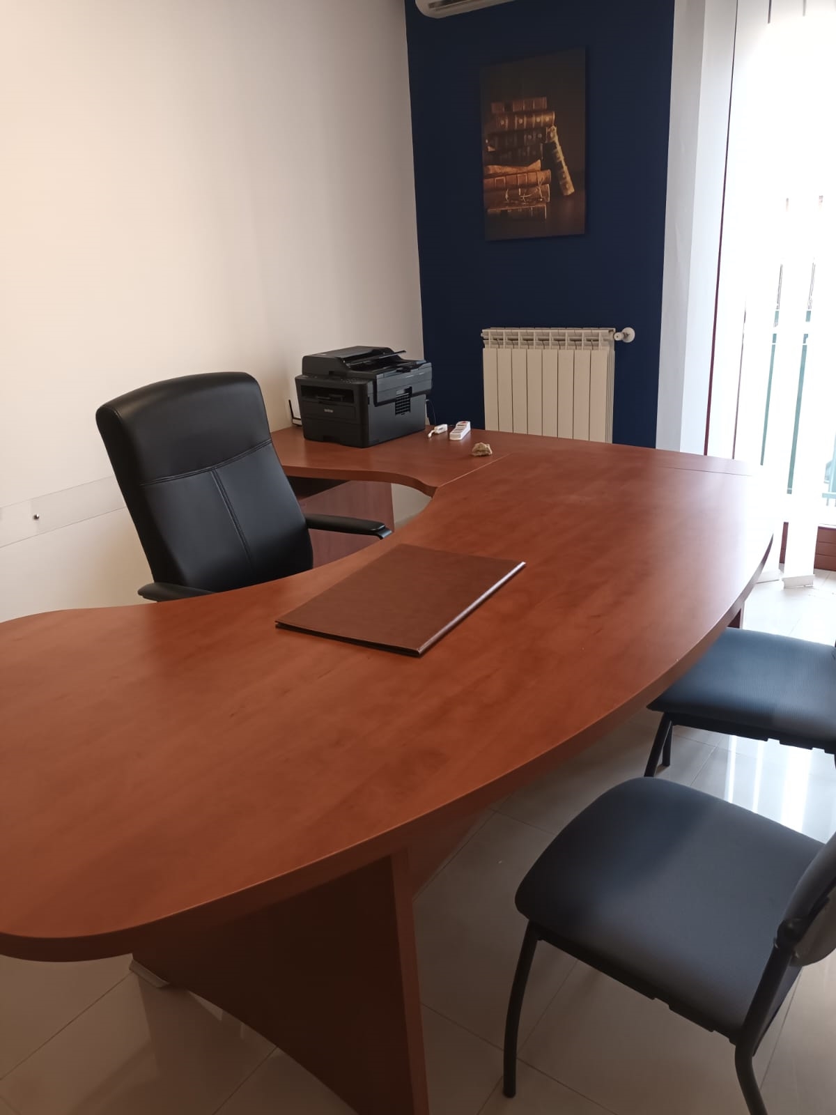 Proponiamo in locazione n° 2 stanze uso ufficio