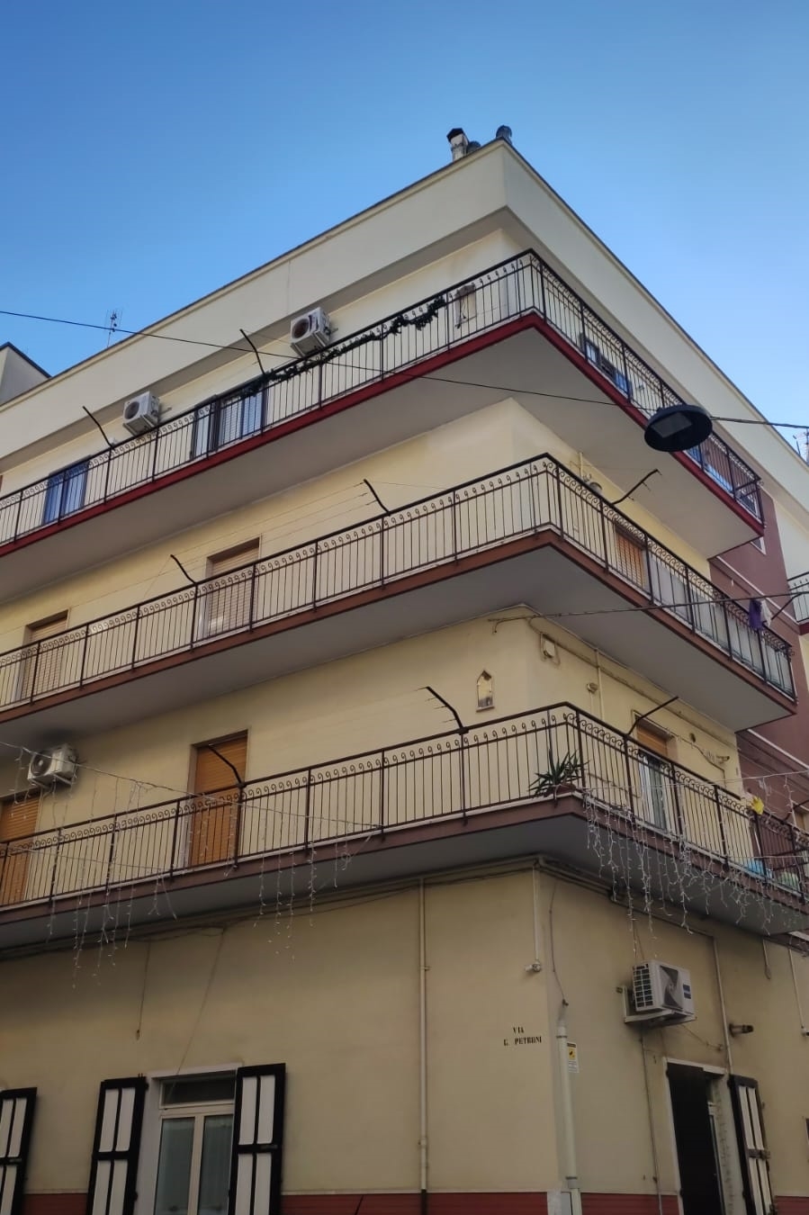 Proponiamo  appartamento con garage in vendita sito a Corato in Via Giulio Petroni n°7 